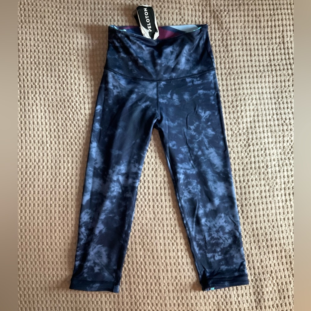 Peloton Reversible High Waist Capri Legging - XS